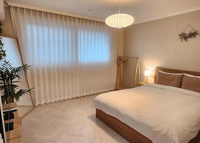 Hongik Station Airport Railroad 1 Minute Villa *