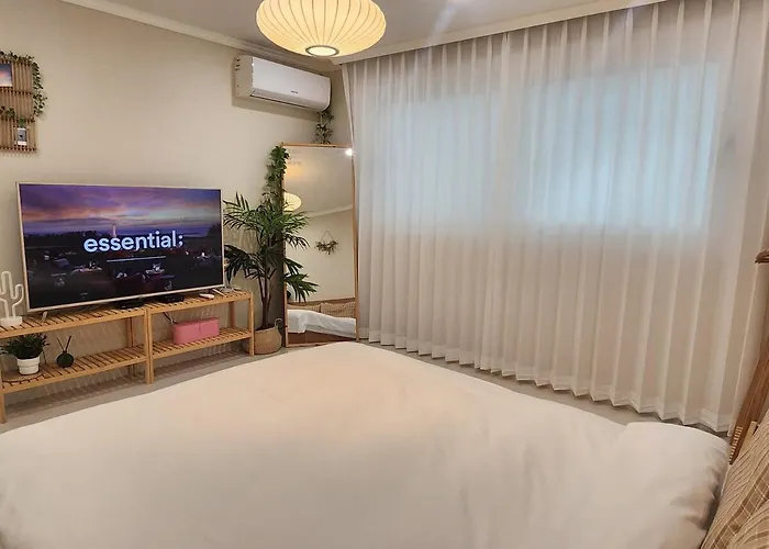Hongik Station Airport Railroad 1 Minute Villa