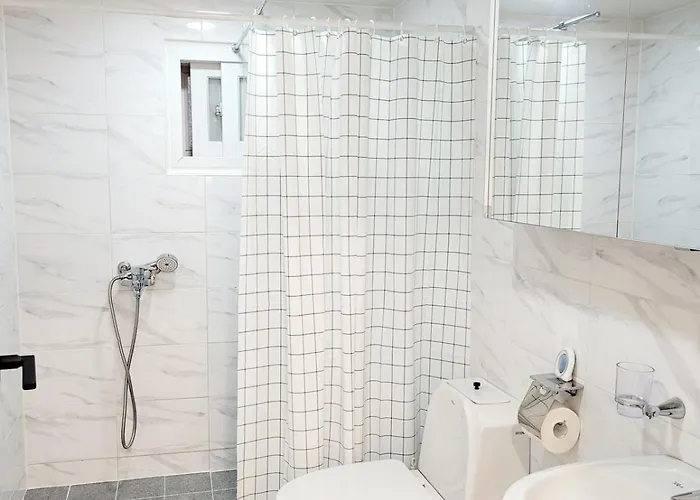 Hongik Station Airport Railroad 1 Minute Villa *