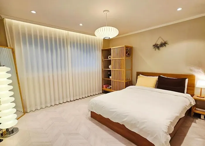 Hongik Station Airport Railroad 1 Minute Villa *